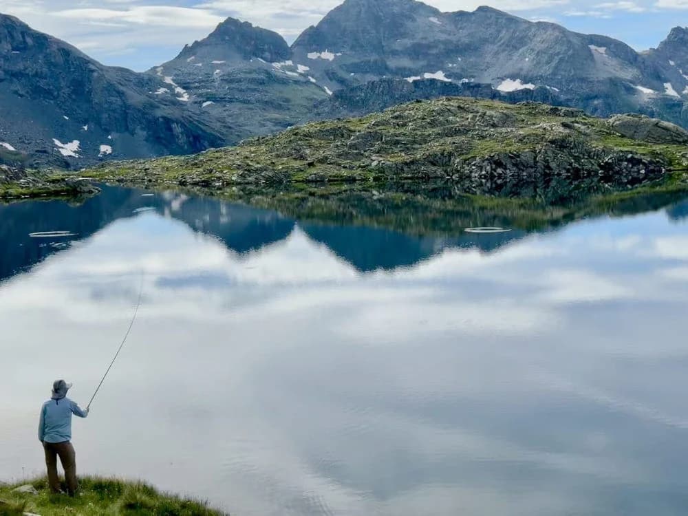 Dove pescare a mosca in Italia: i migliori fiumi, laghi e torrenti per gli appassionati